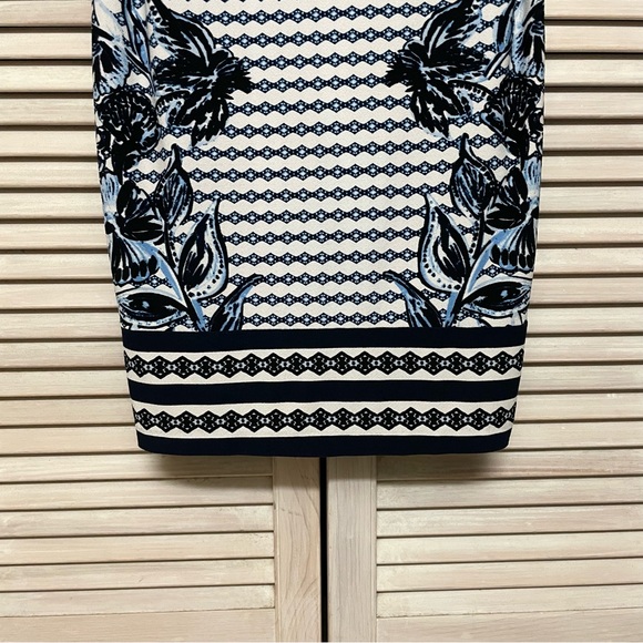 Vince Camuto printed cap sleeve blue dress. Size 2.  Stretchy, good quality - Picture 5 of 6